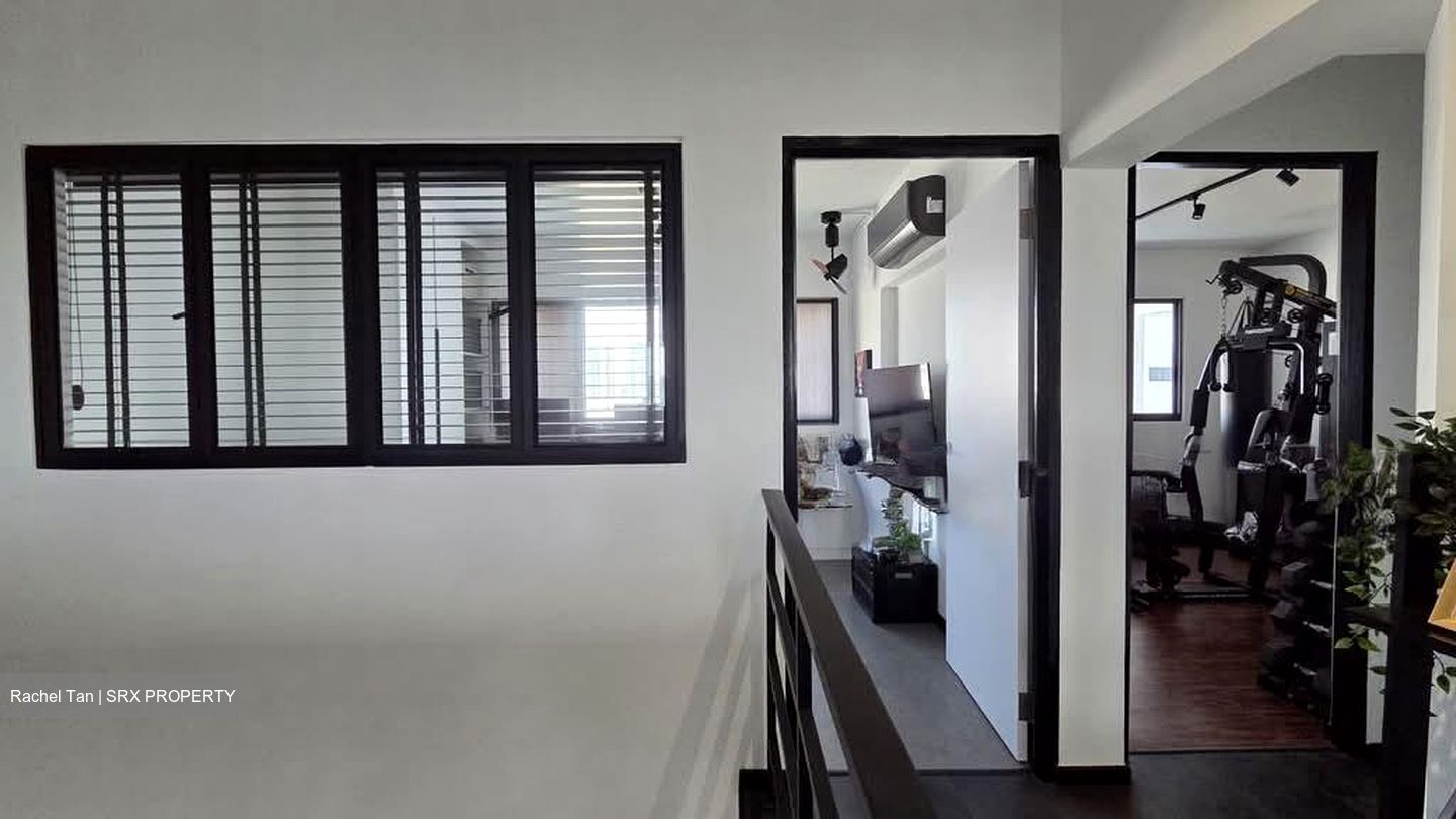 Blk 330 Bukit Batok Street 33 (Bukit Batok), HDB Executive #558405081